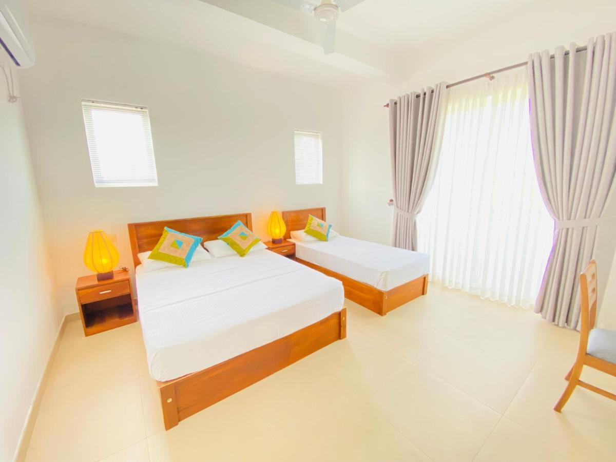 Srimadis Villa Near Airport - Негомбо Экстерьер фото