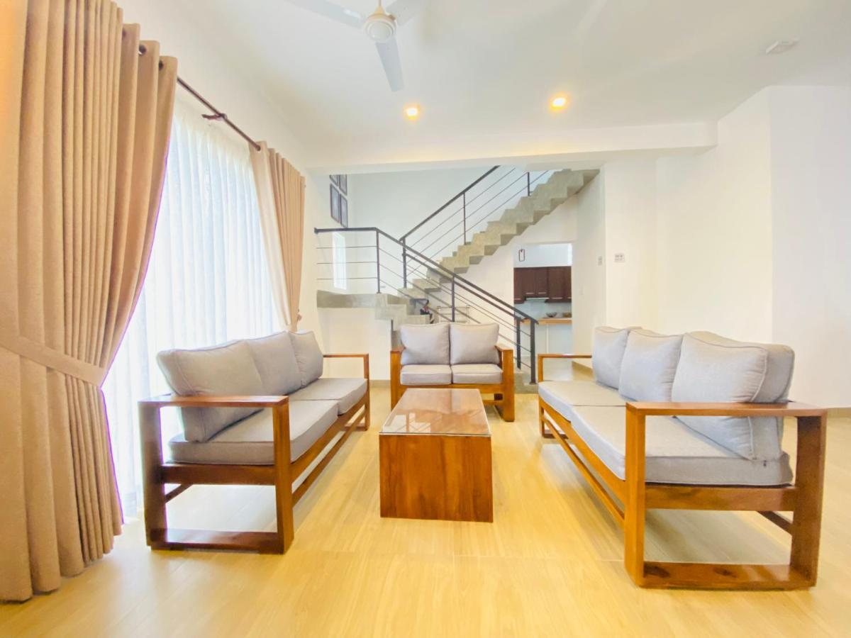 Srimadis Villa Near Airport - Негомбо Экстерьер фото
