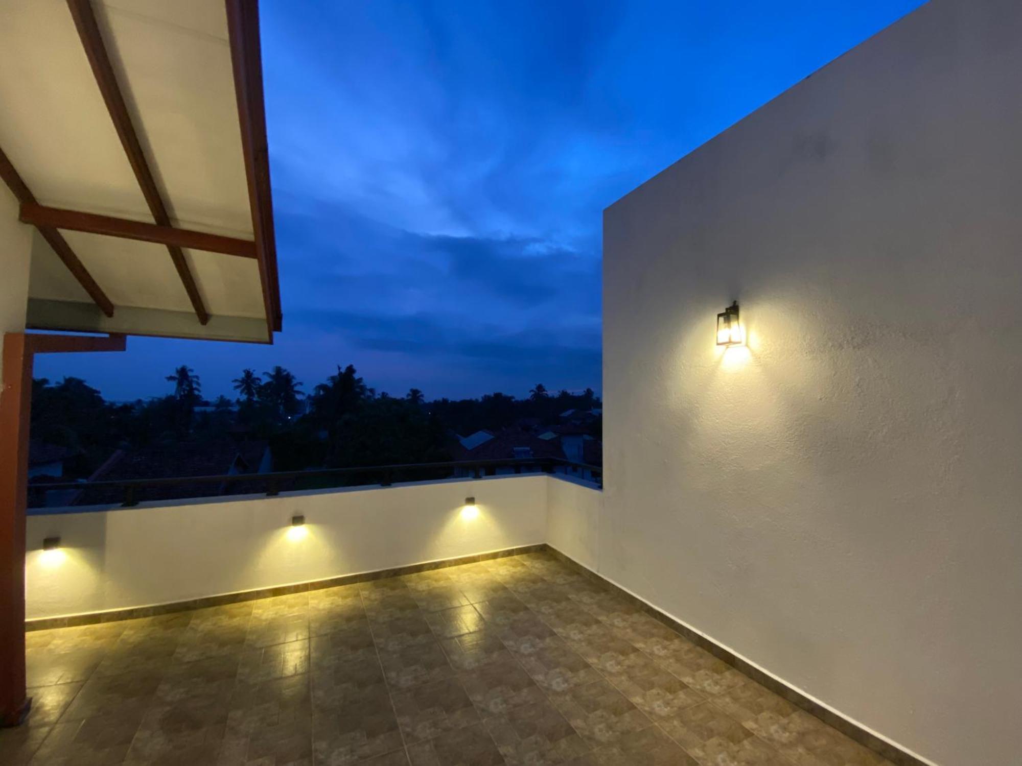 Srimadis Villa Near Airport - Негомбо Экстерьер фото