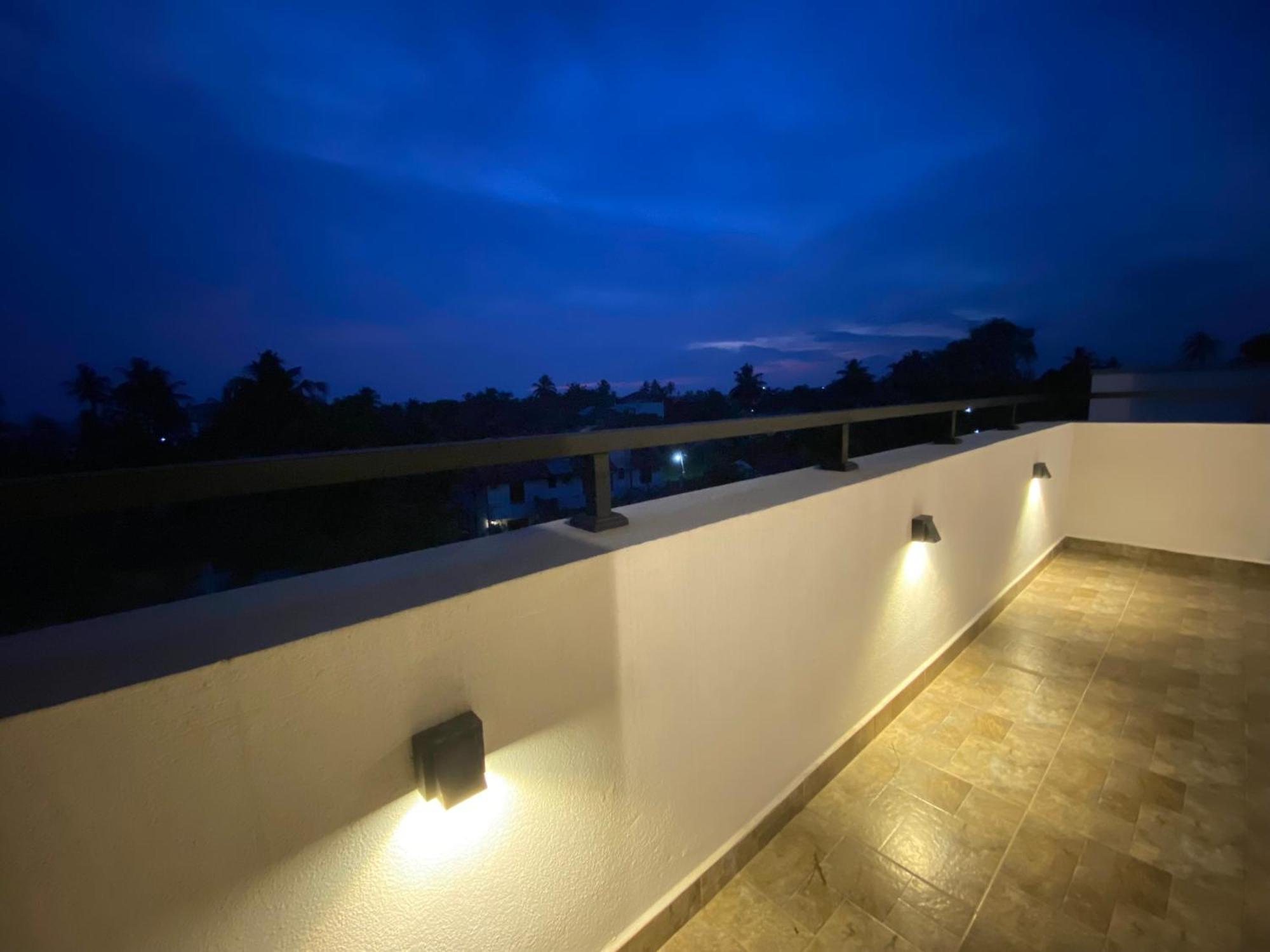 Srimadis Villa Near Airport - Негомбо Экстерьер фото