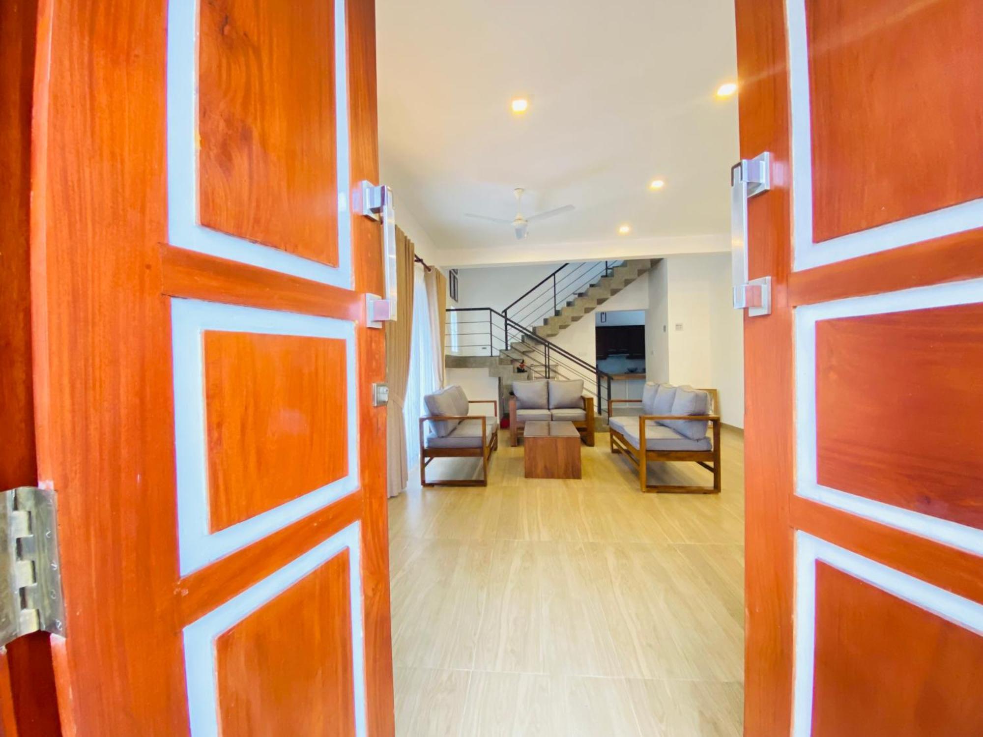 Srimadis Villa Near Airport - Негомбо Экстерьер фото